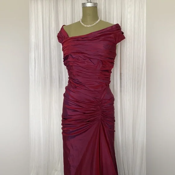 Vintage 1990’s elegant Tadashi ball/evening taffeta! Mermaid with a train - Picture 4 of 17